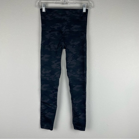 Spanx Green Black Camouflage Camo Seamless Ankle Athletic Leggings Size Medium - Picture 1 of 5